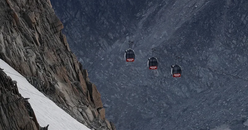 В Италии сто человек застряли на высоте 2800 метров из за аварии на канатной дороге ВИДЕО
