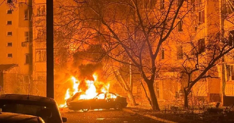 При обстреле Одессы войсками РФ ранены четыре человека, горят дома и автомобили