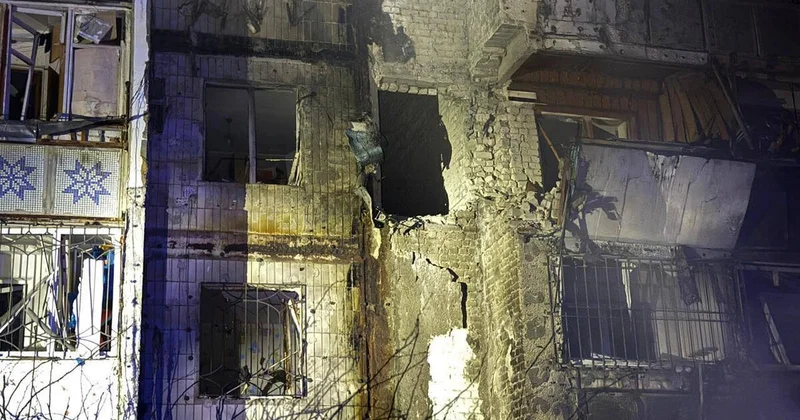 Bayram günü yaşayış binaları atəşə tutuldu, yaralananlar var FOTO