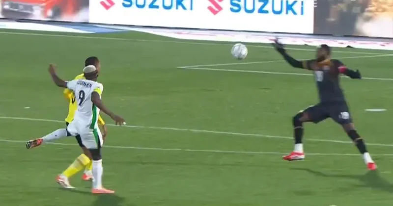 Uqanda Nigeriya matçında qapıçı böhranı FOTO/VİDEO