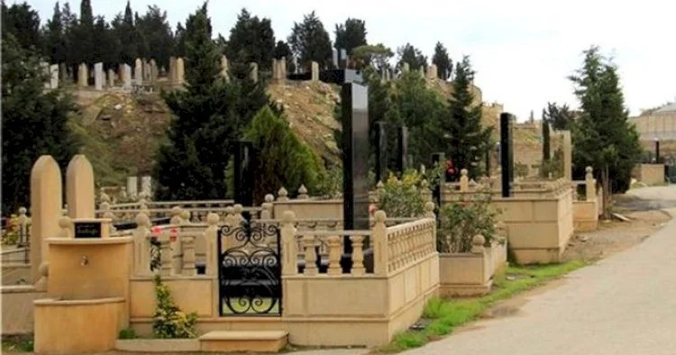 Azərbaycanda dəfn qaydaları: “Deyir ki, məni dik basdırın...”