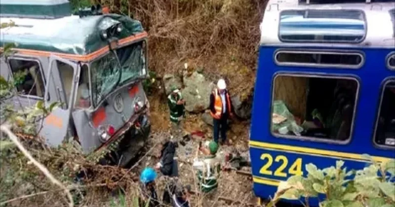 Peruda qatarların toqquşması nəticəsində maşinist ölüb, onlarla yaralı var