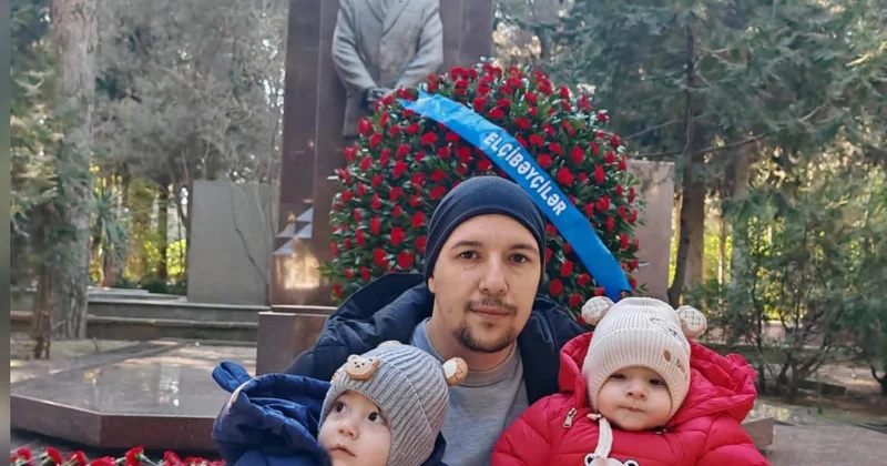 Elçibəyin oğlu Fəxri Xiyabanda atasının məzarını ziyarət edib