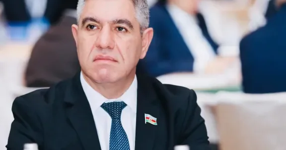 Deputat müəllim kimi fəaliyyətə başladı