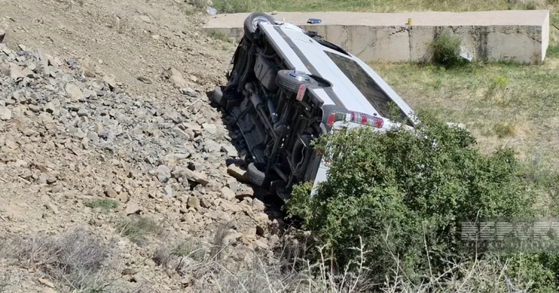 ДТП в Лерике: Mercedes Vito упал в ущелье, есть пострадавшие