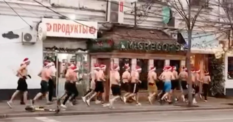 В этом городе Деды Морозы устроили массовый забег ВИДЕО