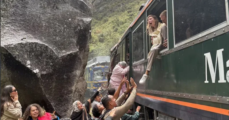 Peruda dəhşətli qatar QƏZASI Ölən və yaralananlar var VİDEO