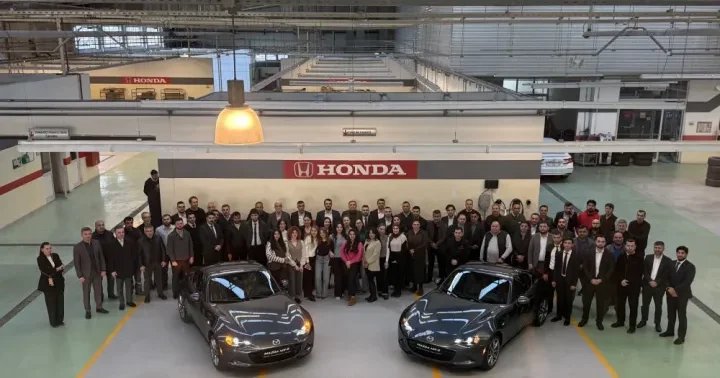 GROUPMOTORS Yeni İldə əməkdaşlarını Sportcar ilə mükafatlandırdı