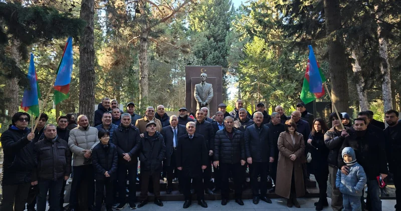 “Xalq Hərəkatı”nın fəalları Əbülfəz Elçibəyin məzarı önündə